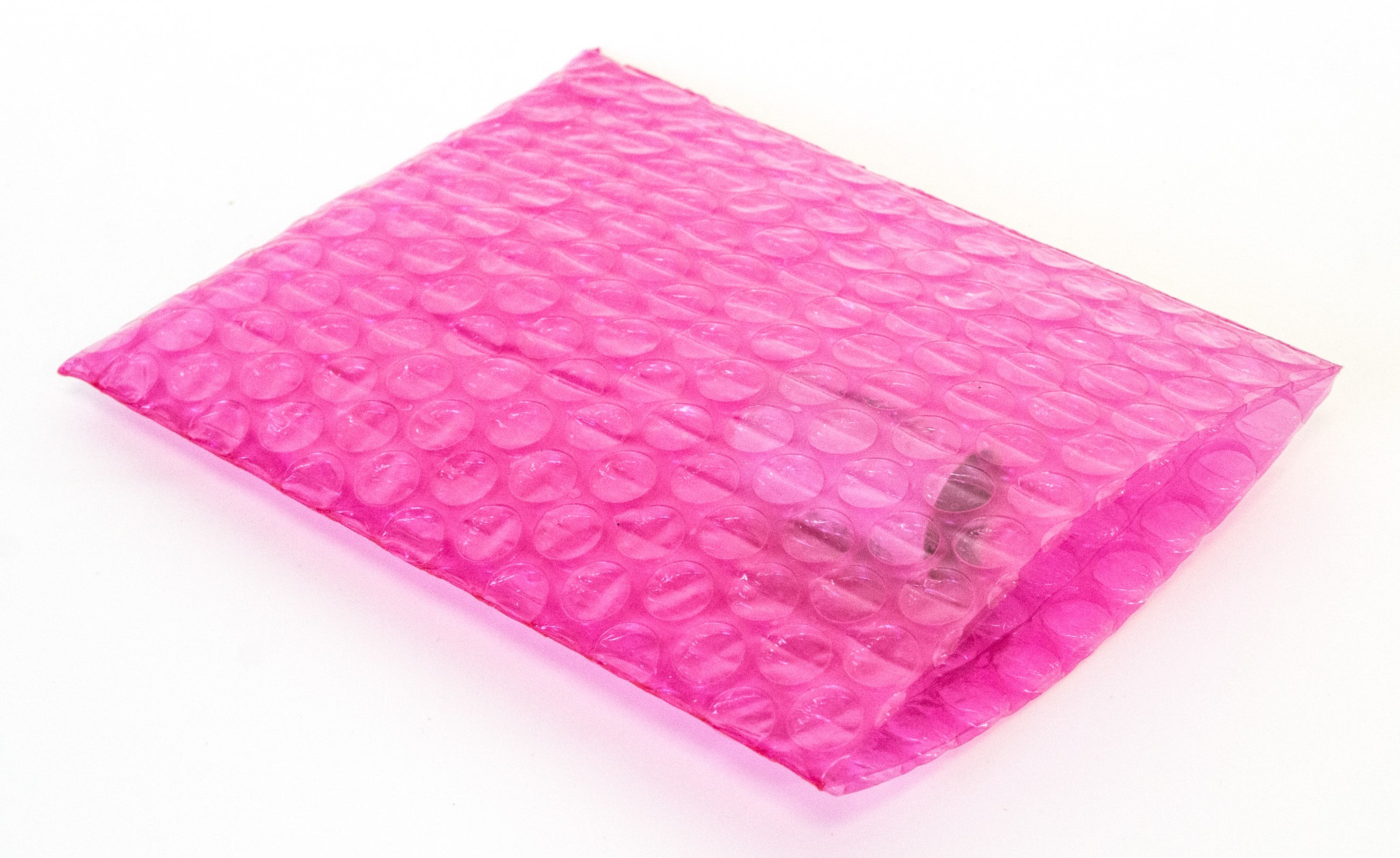 Anti-static Dissipative Polyethylene LDPE, Pink Poly, DISSIPATIVE BUBBLE BAG ESD, Open. <br><strong>MOQ: 1000pcs</strong> <br>Size: 100 x 150 + 50 mm <br>Layers: 3 <br>Material: Dissipative Bubble Polyethylene LDPE ESD according with norm EN 613540-5-1 an